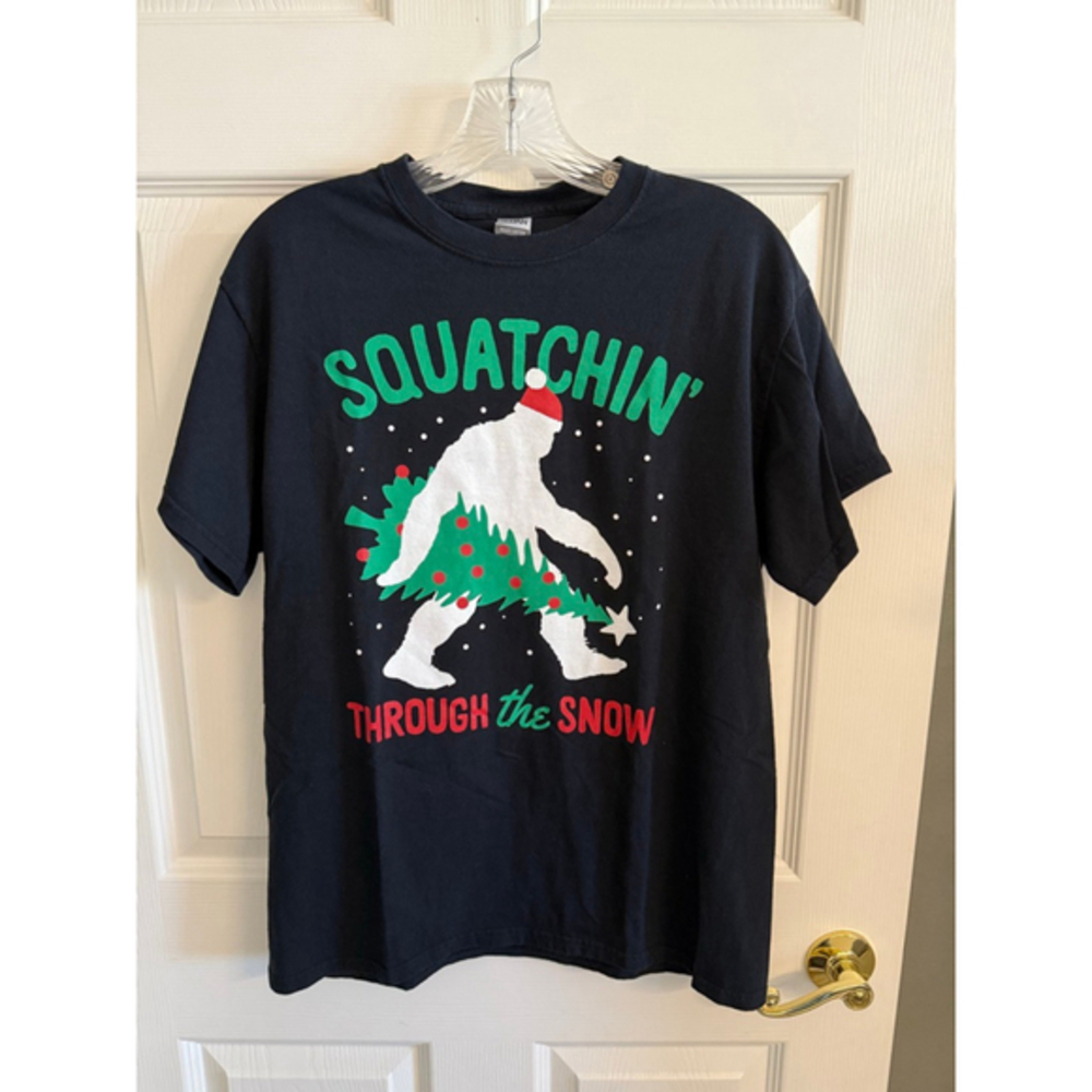Christmas Tee Squatchin' Thru The Snow Adult Size M